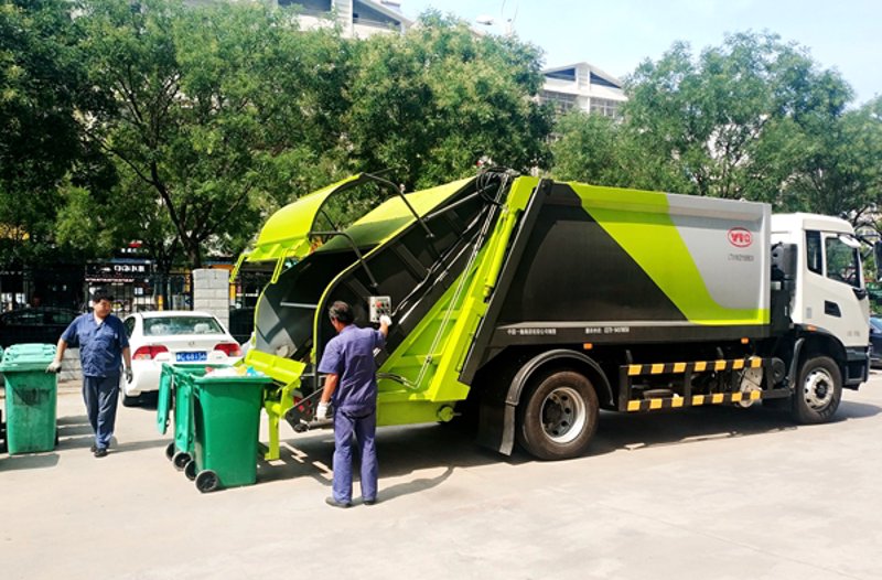 如何有效利用洒水车进行城市绿化作业