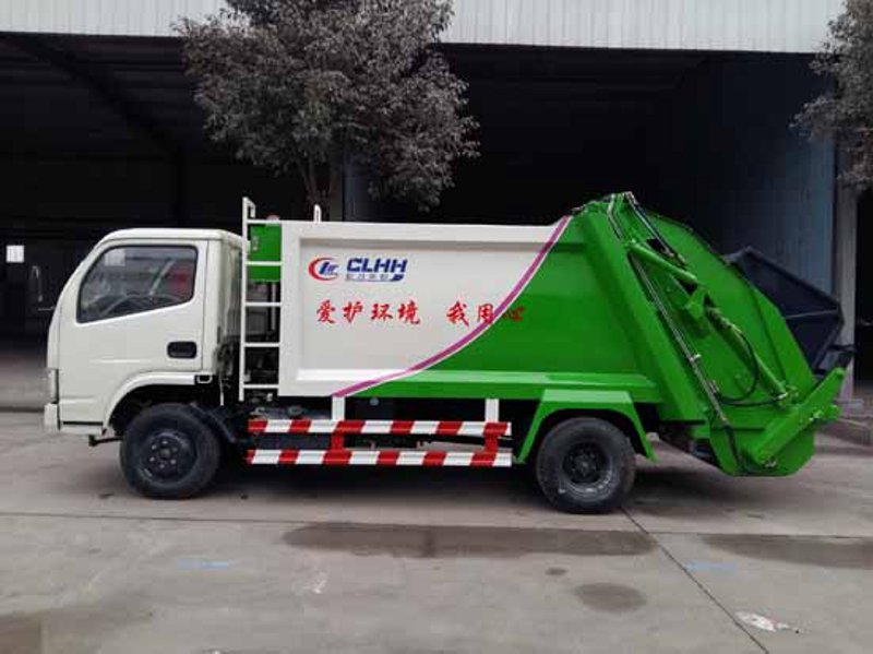 洒水车：城市清洁与绿化的好帮手